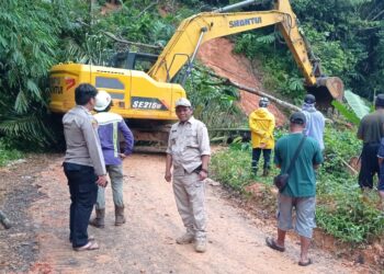 Akses Jalan Tamanjaya-Cigaru Tertutup Longsor, Penanganan Darurat Dikerahkan