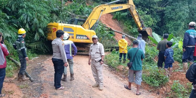 Akses Jalan Tamanjaya-Cigaru Tertutup Longsor, Penanganan Darurat Dikerahkan