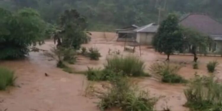 Forkopimcam Ciemas Tinjau Bencana Banjir dan Longsor, Siapkan Rencana Antisipasi 2026