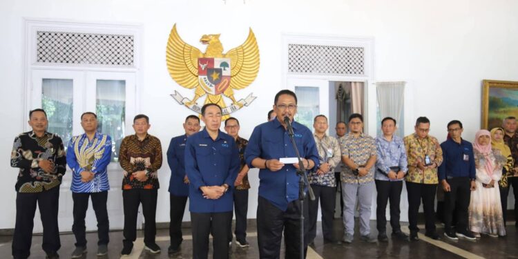 BUPATI SUKABUMI LUNCURKAN MOBIL SABUMI, STRATEGI KENDALIKAN LAJU INFLASI