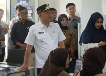 Dampingi Wamendikdasmen, Wabup Tinjau Program Unggulan SDN 01 dan Sistem Pembelajaran Modern di SRMP 7
