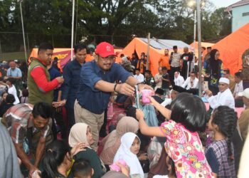 Buka Puasa Bersama Penyintas Bencana, Bupati Tegaskan Pemerintah Hadir di Tengah Masyarakat