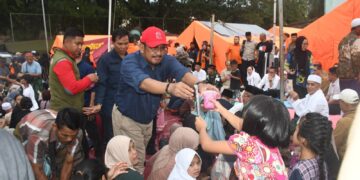 Buka Puasa Bersama Penyintas Bencana, Bupati Tegaskan Pemerintah Hadir di Tengah Masyarakat