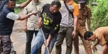 Jalan Ciracap–Ujunggenteng di Pangumbahan Kembali Amblas, UPTD PU Ciemas Lakukan Penanganan Darurat