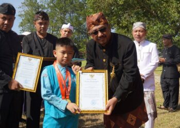 Momentum Hardiknas, Pemkab Salurkan Beasiswa untuk Wujudkan SDM Unggul dan Berdaya Saing