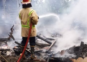 Damkarmat Kabupaten Sukabumi Tangani Kebakaran Rumah Tinggal di Sagaranten