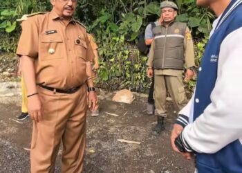 Bupati Sukabumi Monitoring Perbaikan Jalan Kopeng-Cipetir, Asep Japar Ingatkan Kontraktor Jangan Asal Bangun