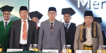 Sekda Hadiri Wisuda dan Dies Natalis ke-44 Institut Al-Masthuriyah, Tekankan Amanah dan Integritas dalam Mengamalkan Ilmu