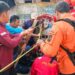 Damkar Kabupaten Sukabumi Evakuasi Warga yang Terjatuh ke Dalam Sumur di Cibadak