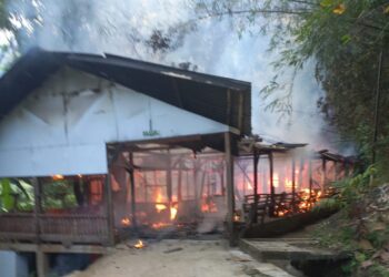 Diduga Korsleting Listrik, Warung dan Pos Balawista di Curug Cimarinjung Sukabumi Ludes Terbakar