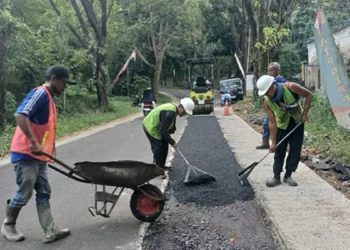 Tingkatkan Keamanan Berkendara, Dinas PU Benahi Ruas Jalan di Palabuhanratu