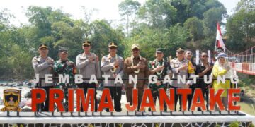 Resmikan Jembatan Gantung Prima Jantake, Bupati Dorong Akses dan Pertumbuhan Ekonomi Masyarakat