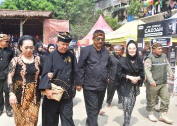 Hadiri Seren Taun ke-447 Kasepuhan Sinar Resmi, Bupati Sukabumi Sebut Tradisi Sarat Nilai-Nilai Luhur