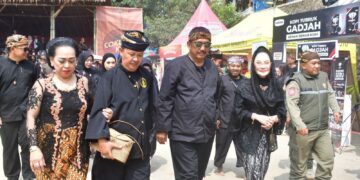 Hadiri Seren Taun ke-447 Kasepuhan Sinar Resmi, Bupati Sukabumi Sebut Tradisi Sarat Nilai-Nilai Luhur