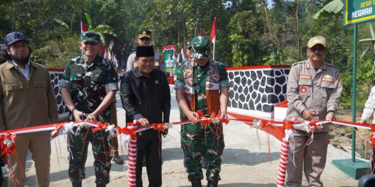 Bupati Sukabumi Resmikan Jembatan Garuda Suci, Apresiasi Kemanunggalan TNI