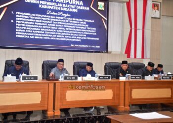 Paripurna DPRD, Bupati Sampaikan Nota Pengantar Raperda Perubahan Badan Hukum Perumda Menjadi Perseroda