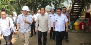 Wabup Dampingi Wamenko Bidang Pangan Tinjau Operasional Fasilitas RDF di TPA Cimenteng