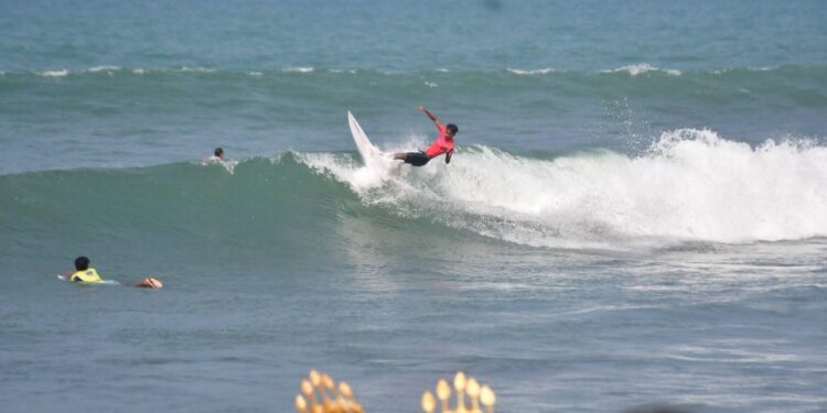 Kompetisi Surfing Cimaja Dibuka, Wabup Sukabumi Dorong Pengembangan Wisata Kelas Dunia