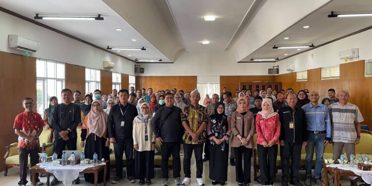 PERKUAT KAPASITAS TEKNIS DAN MANAJERIAL PHS, DINKES JABAR GELAR BIMTEK DI SUKABUMI
