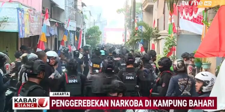 GEREBEK KAMPUNG BAHARI, BNN DAN BRIMOB TANGKAP BOS BESAR NARKOBA DAN SITA ASET MILYARAN RUPIAH