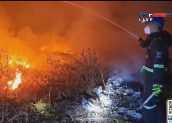 Kebakaran TPA Ciniru Kuningan Meluas Hingga 5 Hektare, Petugas Alami Sesak Napas Akibat Asap