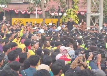 Aksi Gabungan Mahasiswa BEM Semarang Ricuh, Massa Dihadang Polisi di Jalan Pemuda