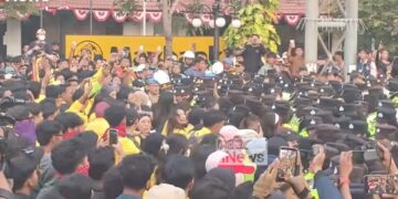 Aksi Gabungan Mahasiswa BEM Semarang Ricuh, Massa Dihadang Polisi di Jalan Pemuda