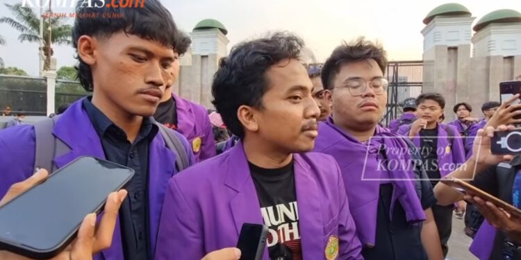 Unjuk Rasa di Depan Gedung DPR RI, Mahasiswa Universitas Pakuan Usung Enam Tuntutan