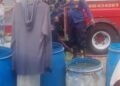 Damkarmat Kabupaten Sukabumi Salurkan Air Bersih untuk Warga Cisolok