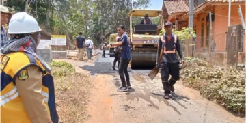 Progres Rekonstruksi Jalan Cipamingkis–Cikarang Capai 95 Persen, PU Sukabumi Lakukan Monitoring