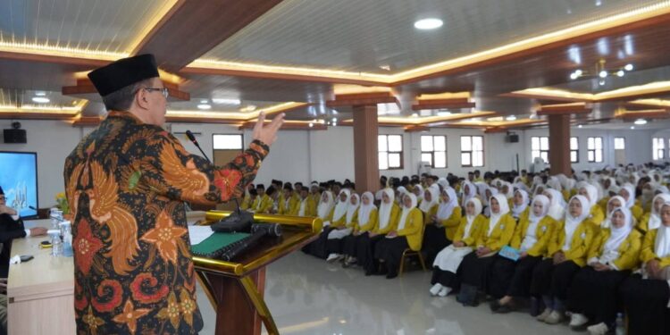 Sekda Ajak Pesantren Sarjana UMN Seimbangkan Kemajuan Teknologi dan Nilai Agama