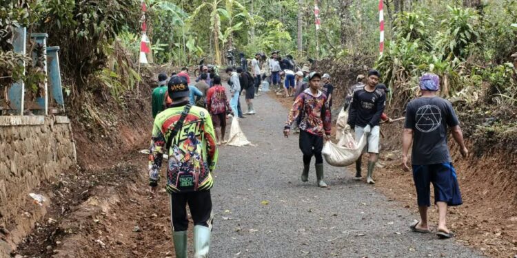Jalan Kini Mulus, Warga Mekarjaya Rasakan Manfaat TMMD ke-130